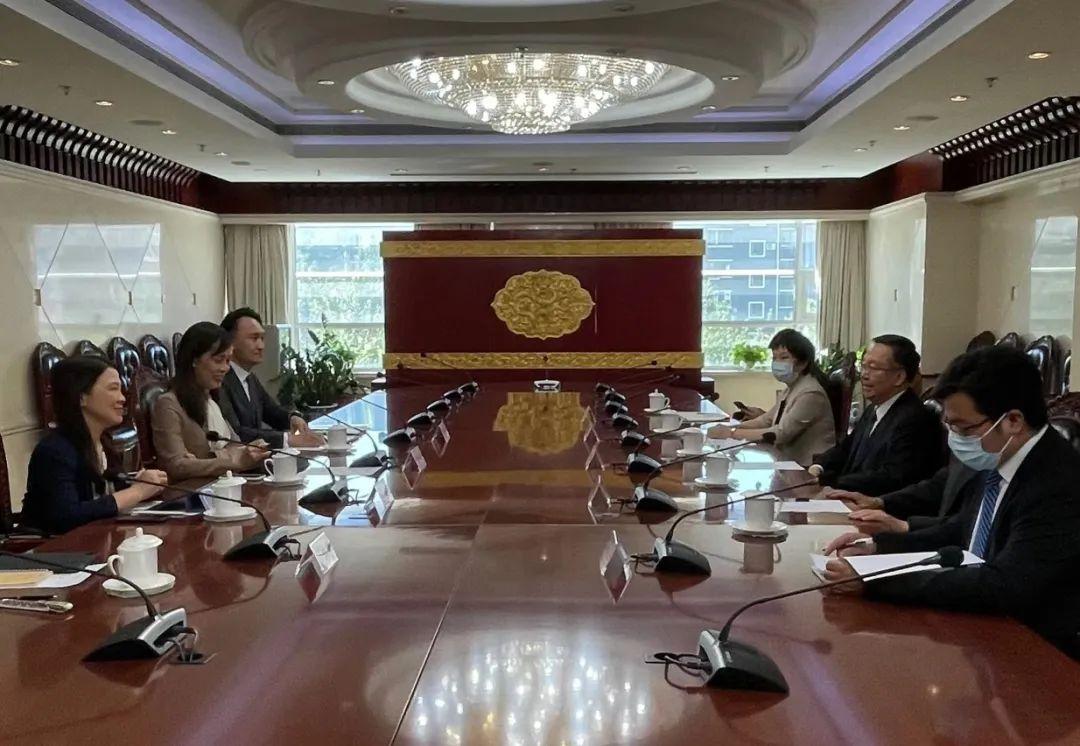 探索未來(lái)，2025新澳門(mén)正版免費(fèi)資本車的時(shí)代來(lái)臨，2025新澳門(mén)正版免費(fèi)資本車時(shí)代，探索未來(lái)的機(jī)遇與挑戰(zhàn)