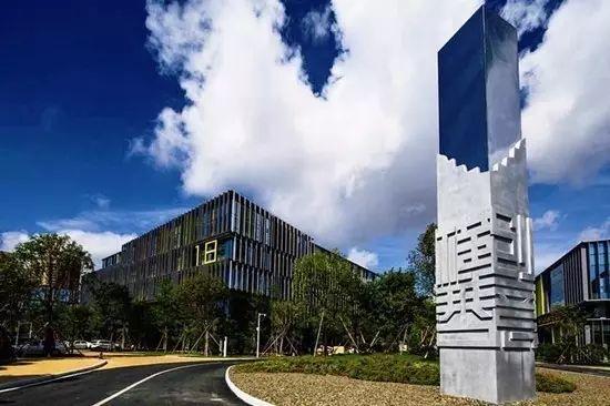 邁向未來(lái)，2025新澳門(mén)正版掛牌的機(jī)遇與挑戰(zhàn)，澳門(mén)正版掛牌邁向未來(lái)，機(jī)遇與挑戰(zhàn)并存（2025展望）